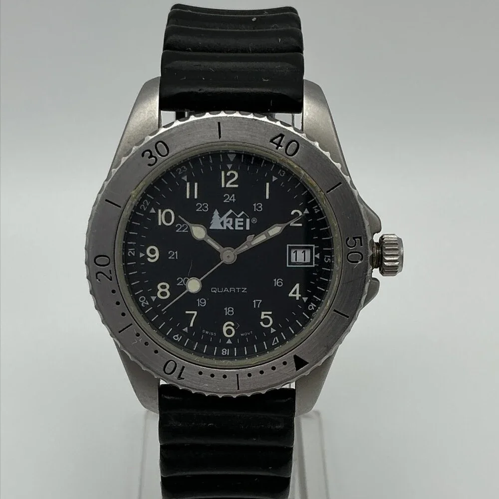 REI Mens Watch 36mm Silver TOneBlack Dial Swiss Diver Rubber 100M New Battery